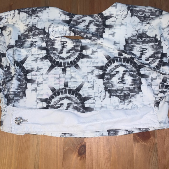 Geebin Flores Statue of Liberty Leather crop top open back - Picture 4 of 6